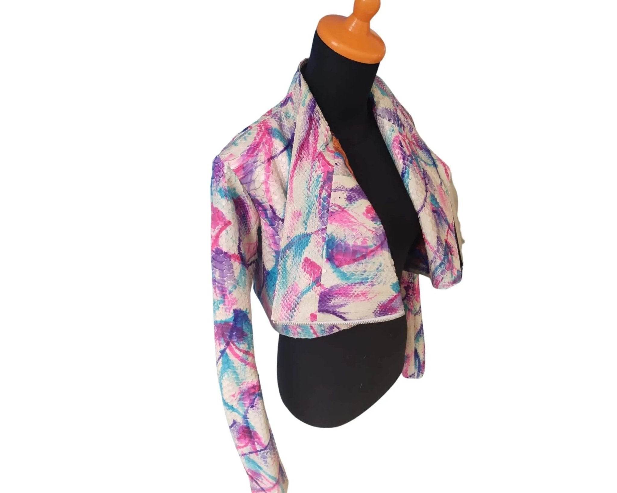 Tie-dye bolero jacket with long sleeves, textured fabric, and open front drape