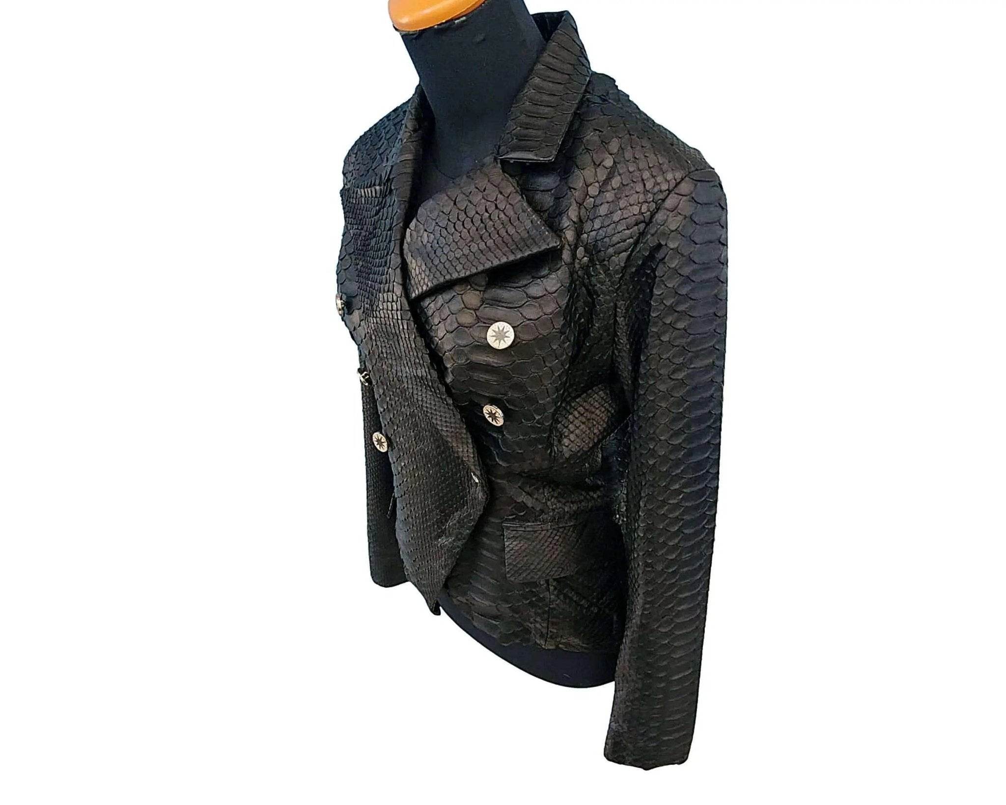 Snakeskin-look double-breasted blazer with gold buttons, long sleeves, structured fit.